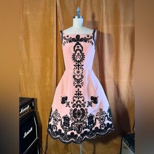 OSCAR DE LA RENTA 2016 ready to wear embellished  Pink and Black Dress SIZE 6
